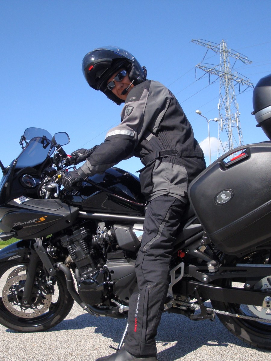 Motorleerling van Rijschool Rijswijk op het oefenterrein
